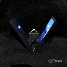 Шкатулка для помолвочного кольца с подсветкой и поворотным механизмом из дерева чёрный граб