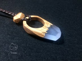 Кулон-кольцо с деревянным камушком