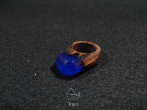 Ночь - кольцо из ювелирной смолы и дерева (орех)